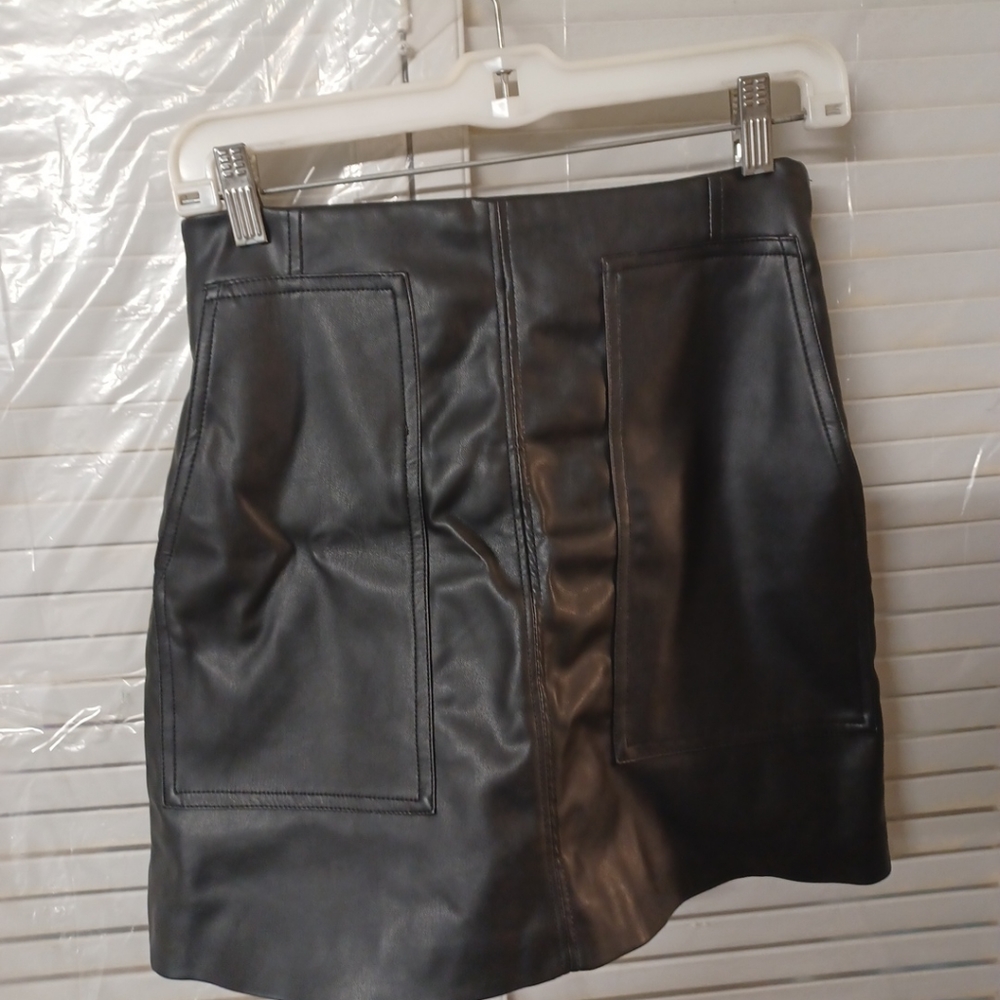 H&M Womens Skirt Size 4 Faux Leather feel new without tags